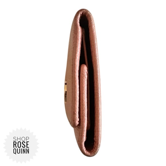 CHANEL | Coco Button Key Holder - Picture 3 of 7